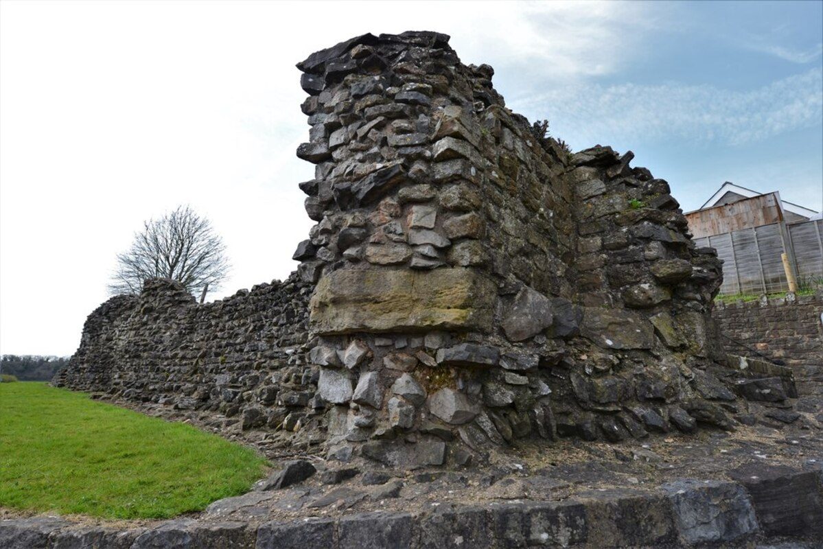 Parte de las ruinas romanas de Caerwent, Gwent. Foto de Michael Garlick, CC-BY 2.0