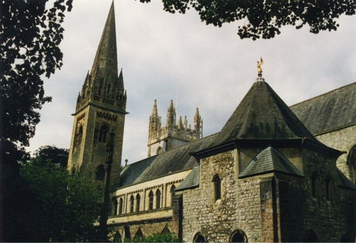 Catedral de Llandaff, donde Oudoceus supuestamente sucedió a Teilo como obispo hacia 570. Foto de Tom Pennington, CC-BY 2.0