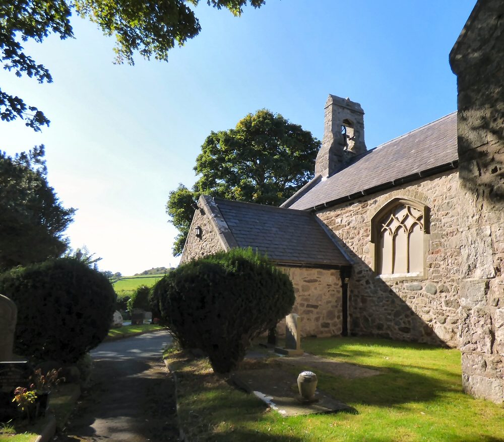 La iglesia de Llanrhos, donde murió Maelgwn según la tradición. Foto de Gerald England, CC-BY 2.0
