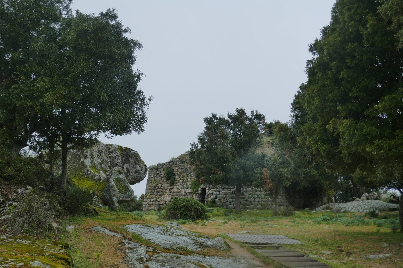 Ruinas de la civilización nurágica cerca de Buddusò, Cerdeña. Foto de Phil Venditti, CC-BY 2.0