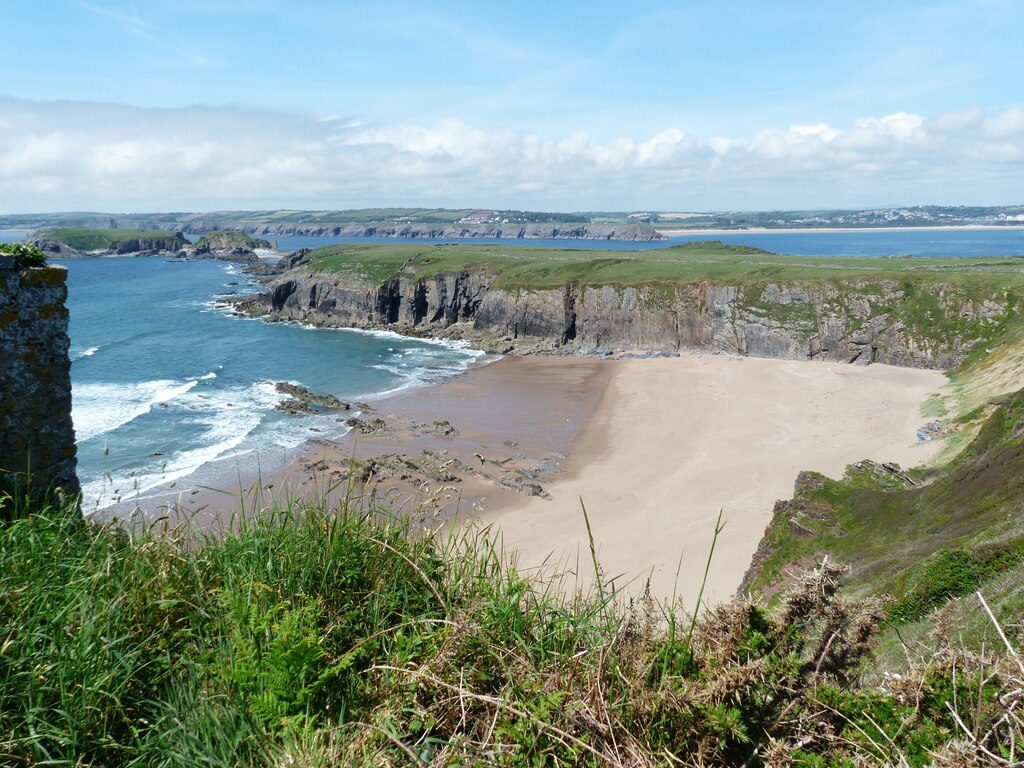 Vista desde la isla de Caldey, la probable ubicación del monasterio insular de Samson. Foto de Ruth Sharville, CC-BY 2.0