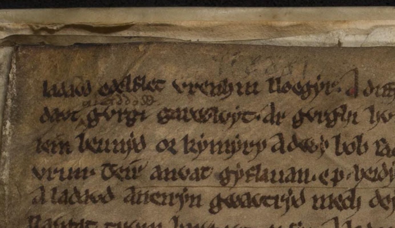 Una versión de las Tríadas galesas, del manuscrito Peniarth 16, folio 52r, que muestra a ‘Edelflet’ (Athelfrith) en la primera línea